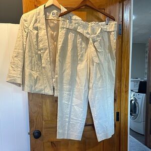 Anne Klein Elegant Cream Ensemble